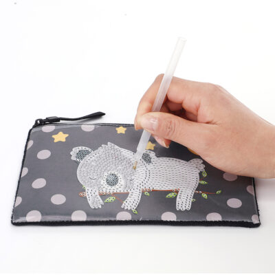 DIAMOND DOTZ 14CM ZIPPERED POUCH